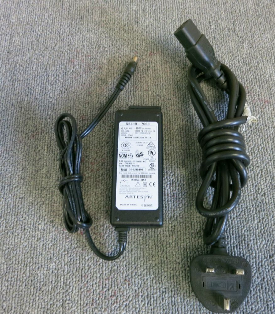 NEW Artesyn 704865-251 SSL10-7660 AC Power Adapter Charger 10 Watt 5V 2A